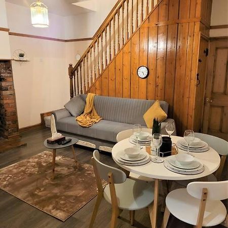 Nice 4-Bedroom Vacation Home With Indoor Fireplace Уелингтън Екстериор снимка