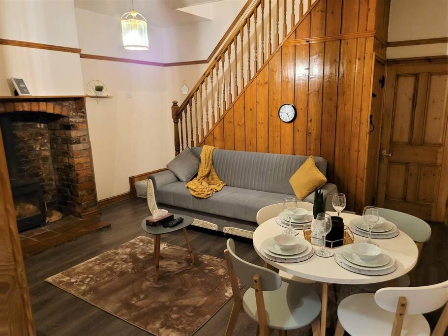 Nice 4-Bedroom Vacation Home With Indoor Fireplace Уелингтън Екстериор снимка
